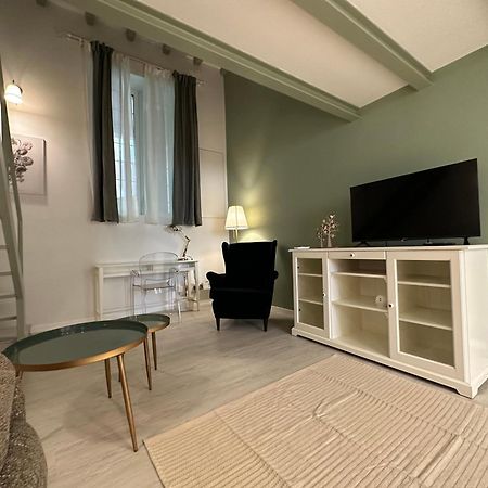 Flowers, A Cozy Suite In Milano Eksteriør billede