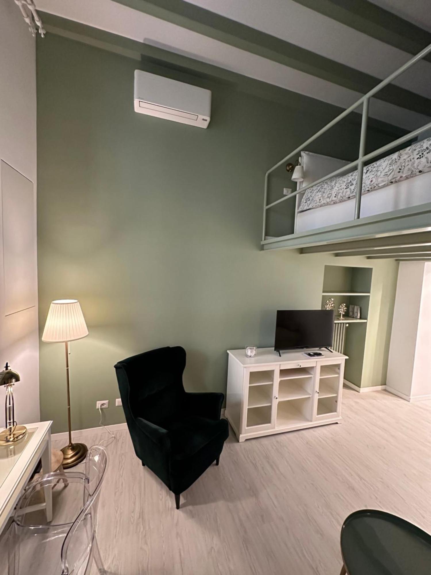 Flowers, A Cozy Suite In Milano Eksteriør billede