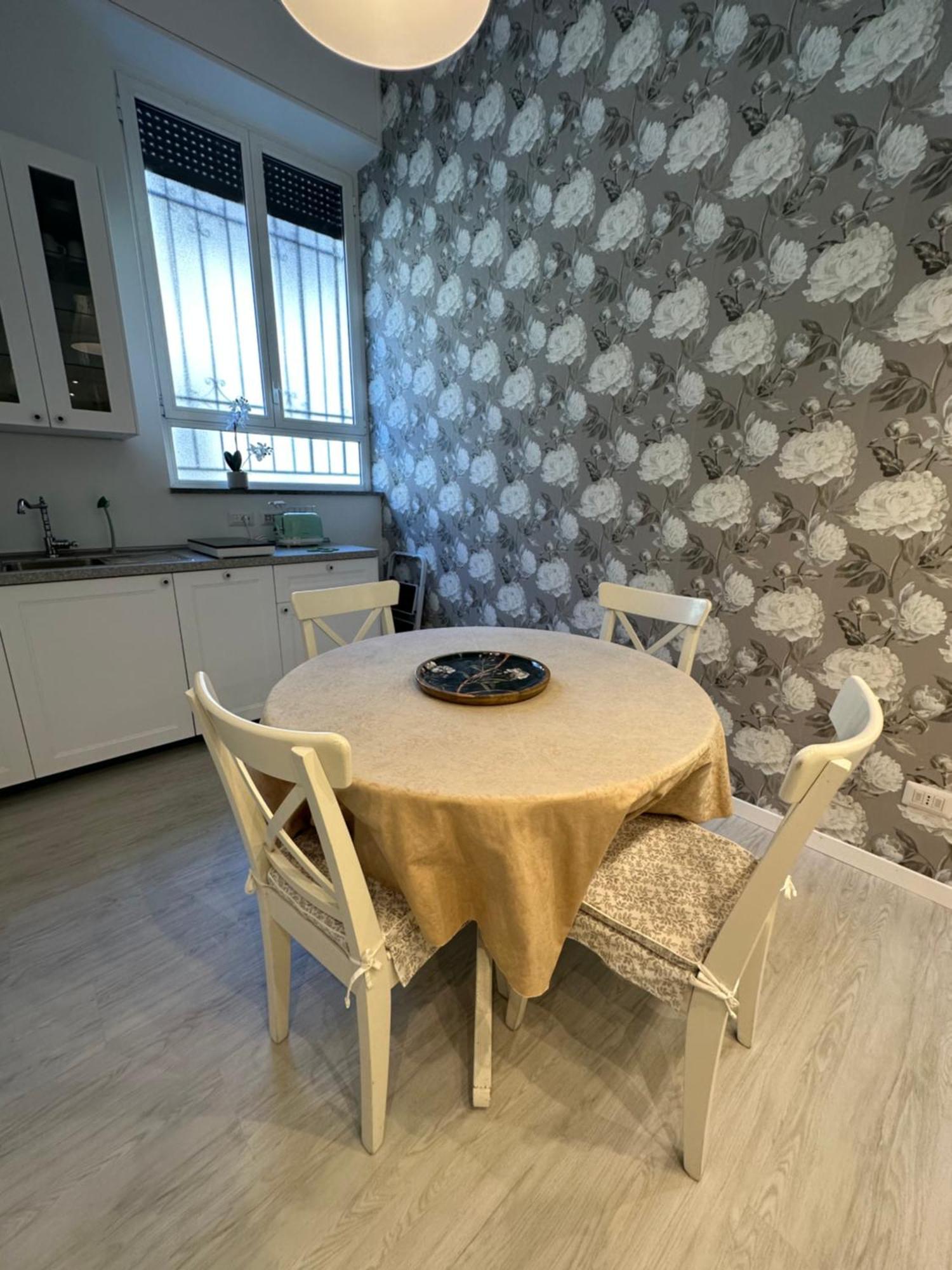 Flowers, A Cozy Suite In Milano Eksteriør billede