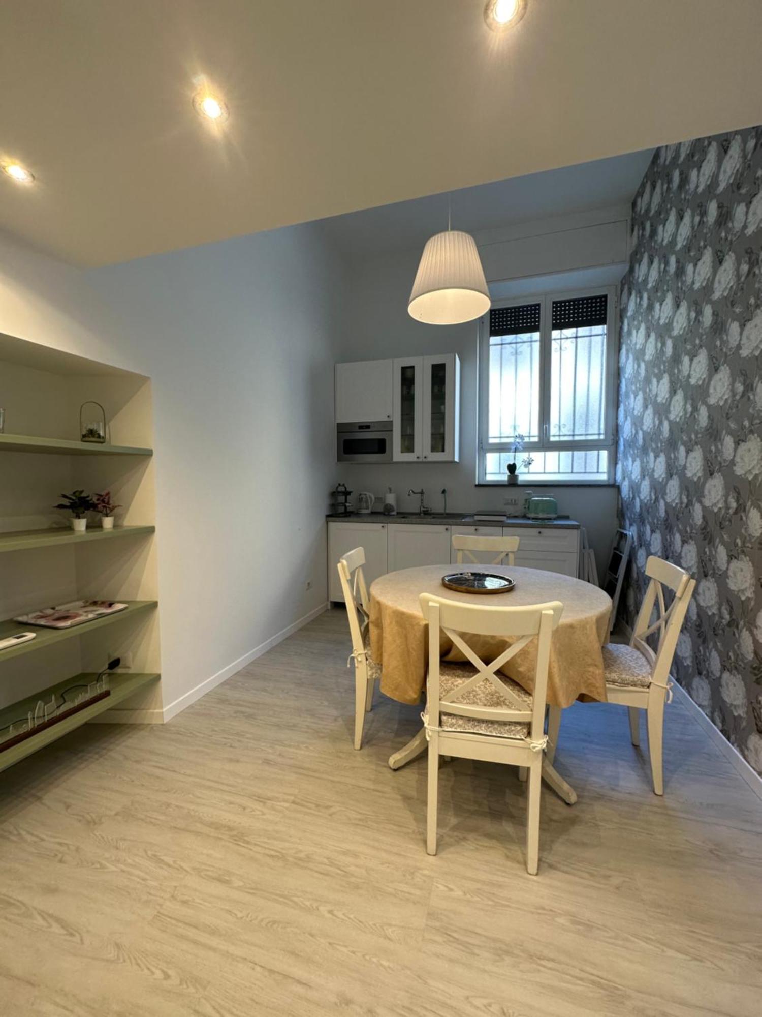 Flowers, A Cozy Suite In Milano Eksteriør billede