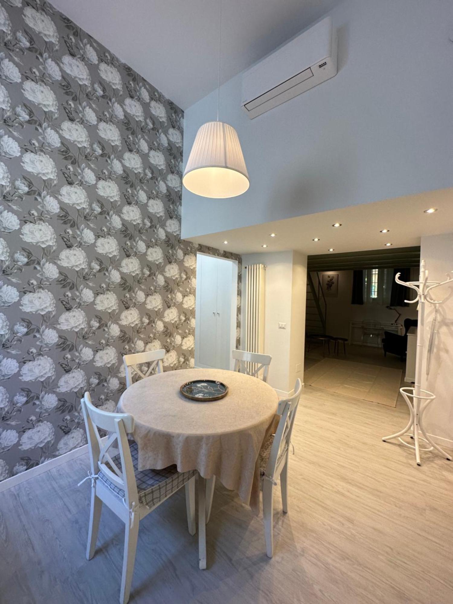 Flowers, A Cozy Suite In Milano Eksteriør billede